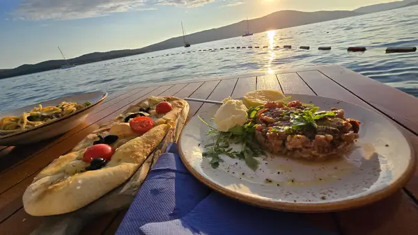 Eating in Tivat - Eating in Tivat Reastaurant - photo by Montenegro Limo